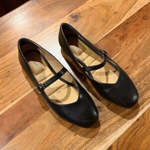 Cynthia Rowley Black Mary Jane Flats with Cross Strap Size 9.5